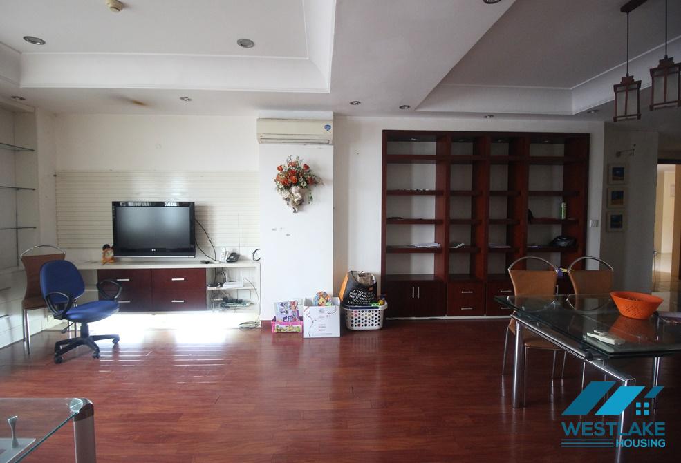 Ciputra good priced high floored apartment for rent in E Tower Ciputra good priced high floored apartment for rent in E Tower