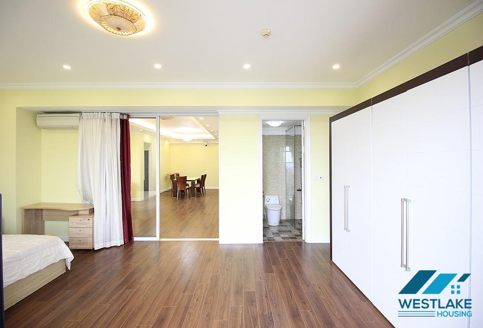 Cho thuê căn hộ 3 phòng ngủ cải tạo tại Tháp E – Ciputra, Tây Hồ
