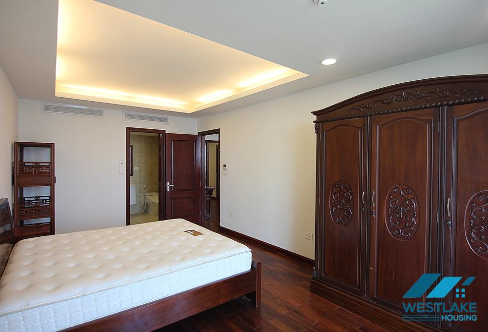 A high quality 2 bedroom apartment for rent in Xuan Dieu, Tay Ho