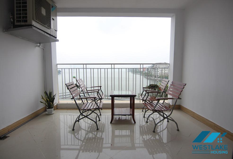 A lake view 3 bedroom apartment for rent in Xuan Dieu, Tay Ho, Ha Noi