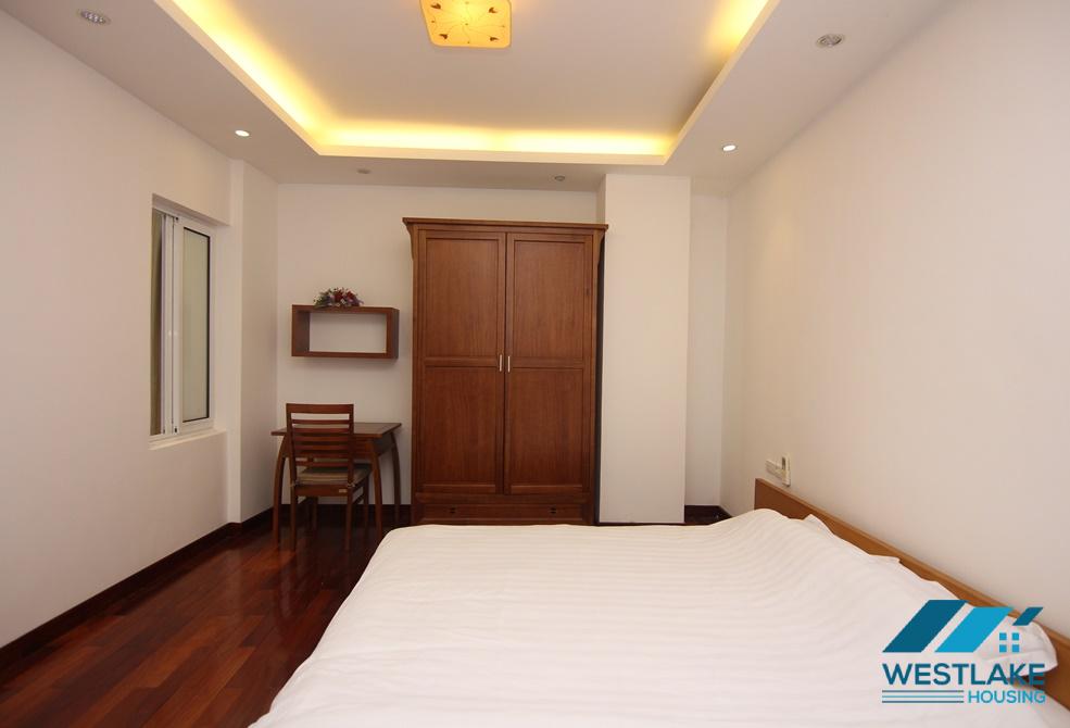 A lake view 3 bedroom apartment for rent in Xuan Dieu, Tay Ho, Ha Noi