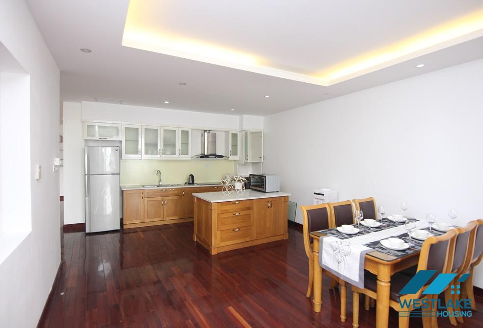 A lake view 3 bedroom apartment for rent in Xuan Dieu, Tay Ho, Ha Noi