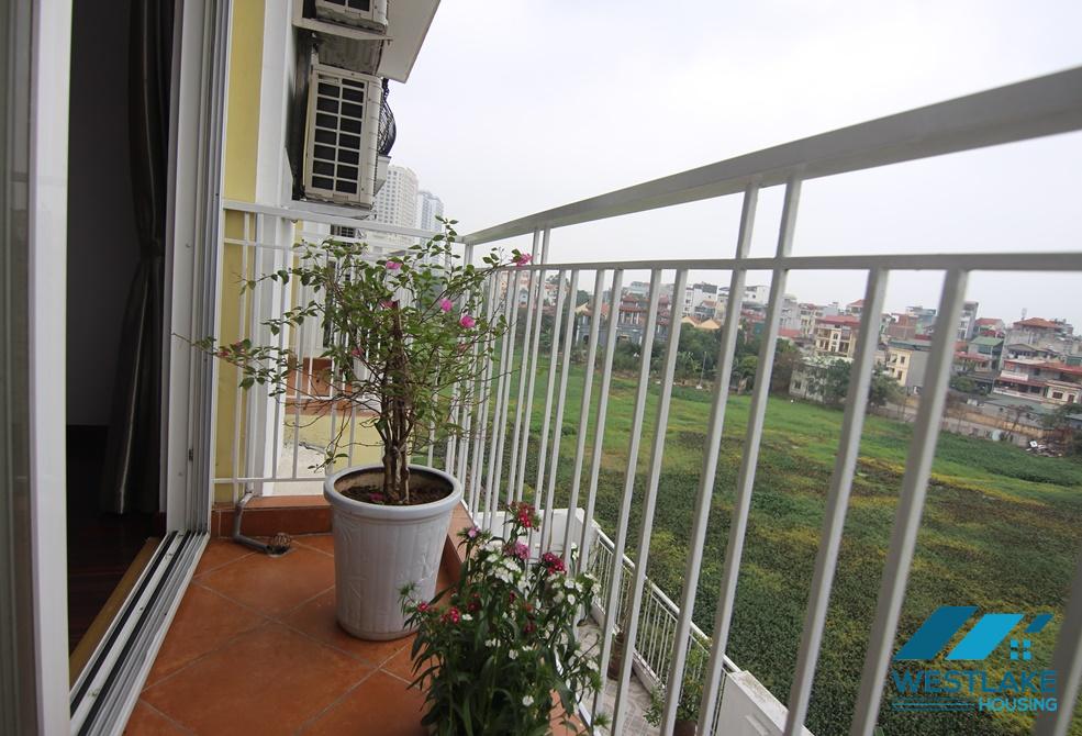 A lake view 3 bedroom apartment for rent in Xuan Dieu, Tay Ho, Ha Noi