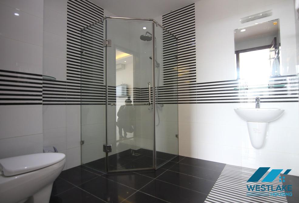 A lake view 3 bedroom apartment for rent in Xuan Dieu, Tay Ho, Ha Noi