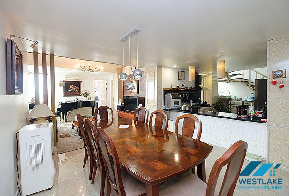 Cho thuê nhà 2 tầng xinh xắn tại khu vực Ciputra, Tây Hồ, Hà Nội Cho thuê nhà 2 tầng xinh xắn tại khu vực Ciputra, Tây Hồ, Hà Nội