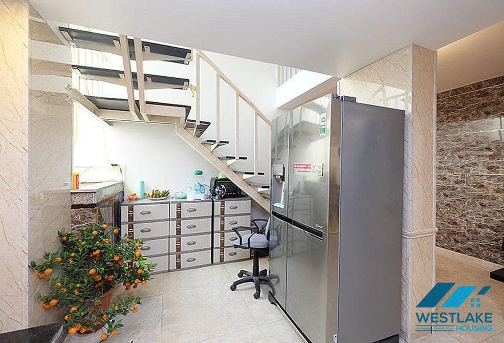 Cho thuê nhà 2 tầng xinh xắn tại khu vực Ciputra, Tây Hồ, Hà Nội Cho thuê nhà 2 tầng xinh xắn tại khu vực Ciputra, Tây Hồ, Hà Nội