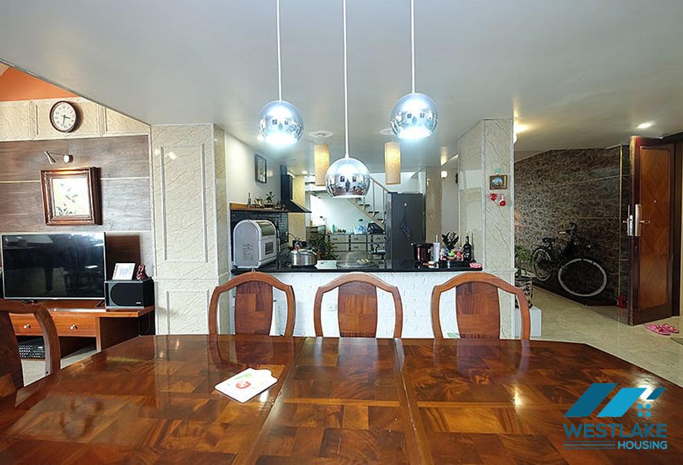 Cho thuê nhà 2 tầng xinh xắn tại khu vực Ciputra, Tây Hồ, Hà Nội Cho thuê nhà 2 tầng xinh xắn tại khu vực Ciputra, Tây Hồ, Hà Nội