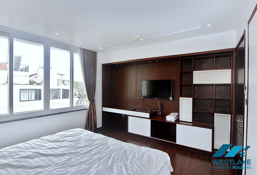 An elegant apartment on top floor for rent on Tu Hoa street, Tay Ho, Ha Noi