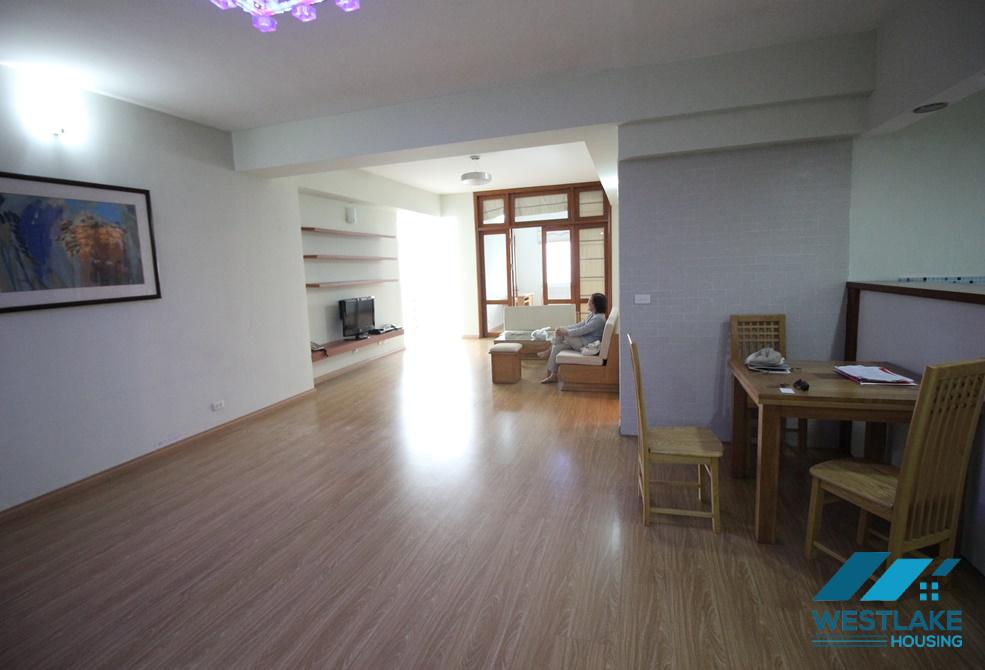 Cho thuê căn hộ 3 phòng ngủ đẹp tại tòa E, khu đô thị Ciputra, Hà Nội