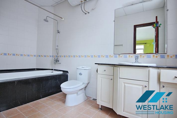 Cho Thuê Nhà 5 Phòng Ngủ Rộng Đẹp Có Hồ Bơi Tại Phố Tô Ngọc Vân, Tây Hồ, Hà Nội