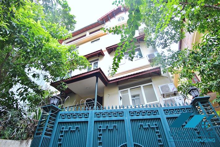 Cho Thuê Nhà 5 Phòng Ngủ Rộng Đẹp Có Hồ Bơi Tại Phố Tô Ngọc Vân, Tây Hồ, Hà Nội