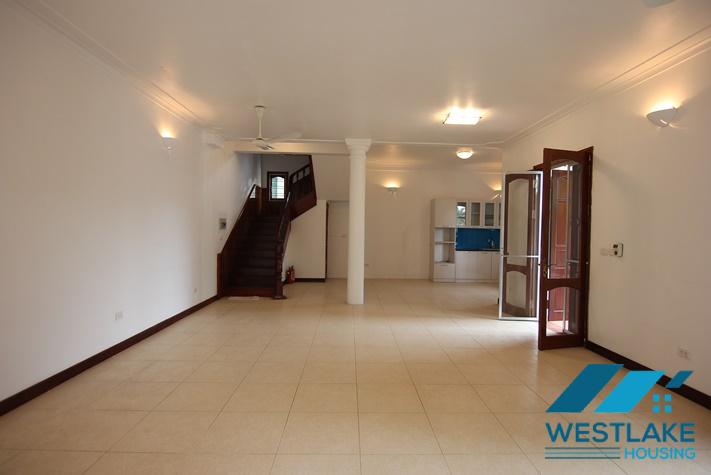 Biệt Thự 5 Phòng Ngủ Đẹp Rộn Rãi, Sáng Thoáng Cho Thuê Tại Tây Hồ, Hà Nội Biệt Thự 5 Phòng Ngủ Đẹp Rộn Rãi, Sáng Thoáng Cho Thuê Tại Tây Hồ, Hà Nội