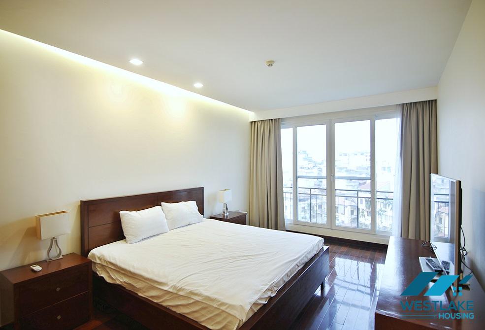 Duplex 2 bedrooms and 01 working room apartment with lake view for rent in Xuan Dieu,Tay Ho