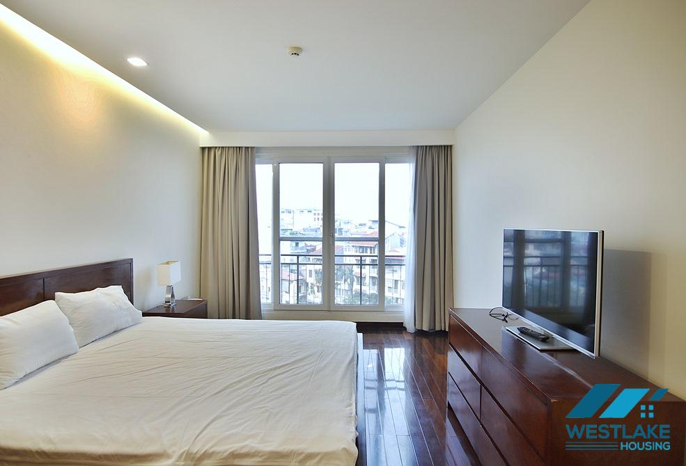 Duplex 2 bedrooms and 01 working room apartment with lake view for rent in Xuan Dieu,Tay Ho