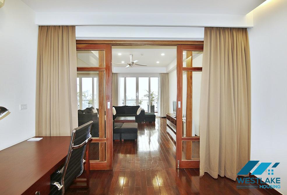 Duplex 2 bedrooms and 01 working room apartment with lake view for rent in Xuan Dieu,Tay Ho