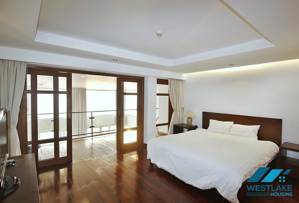Beautiful West lake view, duplex 03 bedrooms apartment for rent in Xuan Dieu, Tay Ho, Ha Noi
