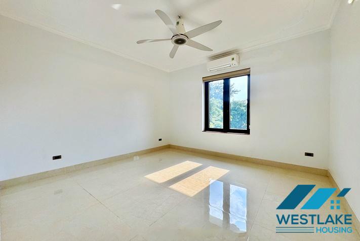 Cho Thuê Nhà 4 Phòng Ngủ Đường Xuân Diệu Tây Hồ, Hà Nội, Phong Cách Hiện Đại, Sân Vườn Sáng Thoáng