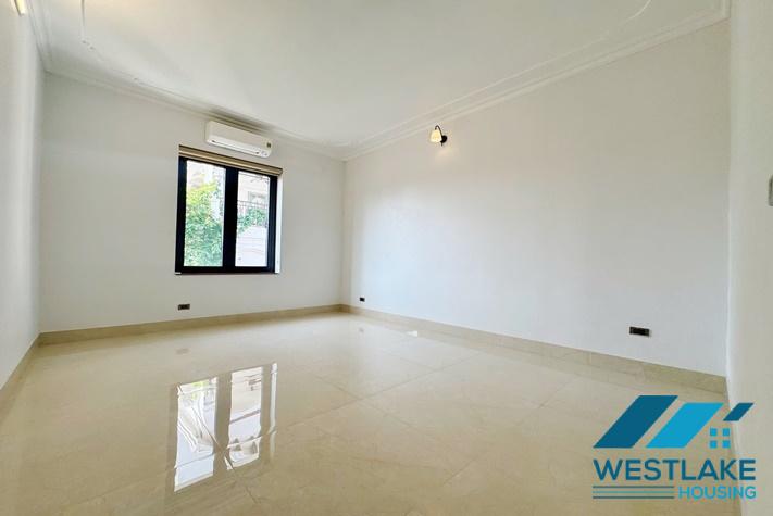 Cho Thuê Nhà 4 Phòng Ngủ Đường Xuân Diệu Tây Hồ, Hà Nội, Phong Cách Hiện Đại, Sân Vườn Sáng Thoáng