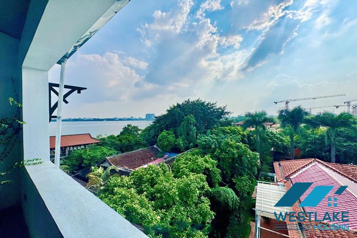 Cho Thuê Nhà 4 Phòng Ngủ Đường Xuân Diệu Tây Hồ, Hà Nội, Phong Cách Hiện Đại, Sân Vườn Sáng Thoáng
