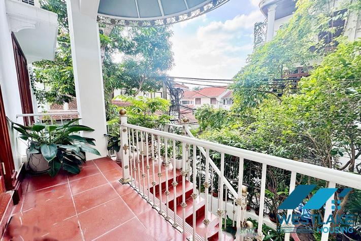 Cho Thuê Nhà 4 Phòng Ngủ Đường Xuân Diệu Tây Hồ, Hà Nội, Phong Cách Hiện Đại, Sân Vườn Sáng Thoáng