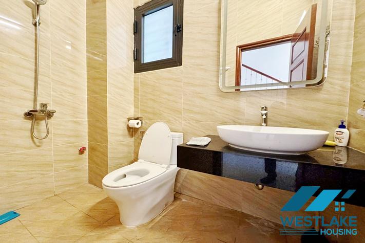 Cho Thuê Nhà 4 Phòng Ngủ Đường Xuân Diệu Tây Hồ, Hà Nội, Phong Cách Hiện Đại, Sân Vườn Sáng Thoáng