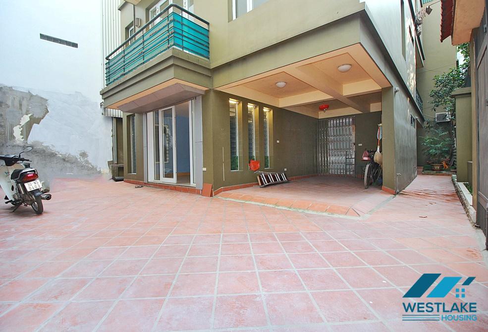 A nice 4 bedroom house for rent with big yard in Tay Ho, Ha Noi