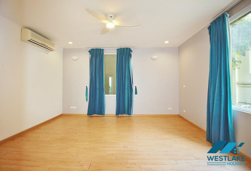 Cho Thuê Nhà 4 Phòng Ngủ Có Sân Vườn Rộng Thoáng Sáng, Nội Thất Cơ Bản Tại Phố Quảng Khánh, Tây Hồ, Hà Nội Cho Thuê Nhà 4 Phòng Ngủ Có Sân Vườn Rộng Thoáng Sáng, Nội Thất Cơ Bản Tại Phố Quảng Khánh, Tây Hồ, Hà Nội