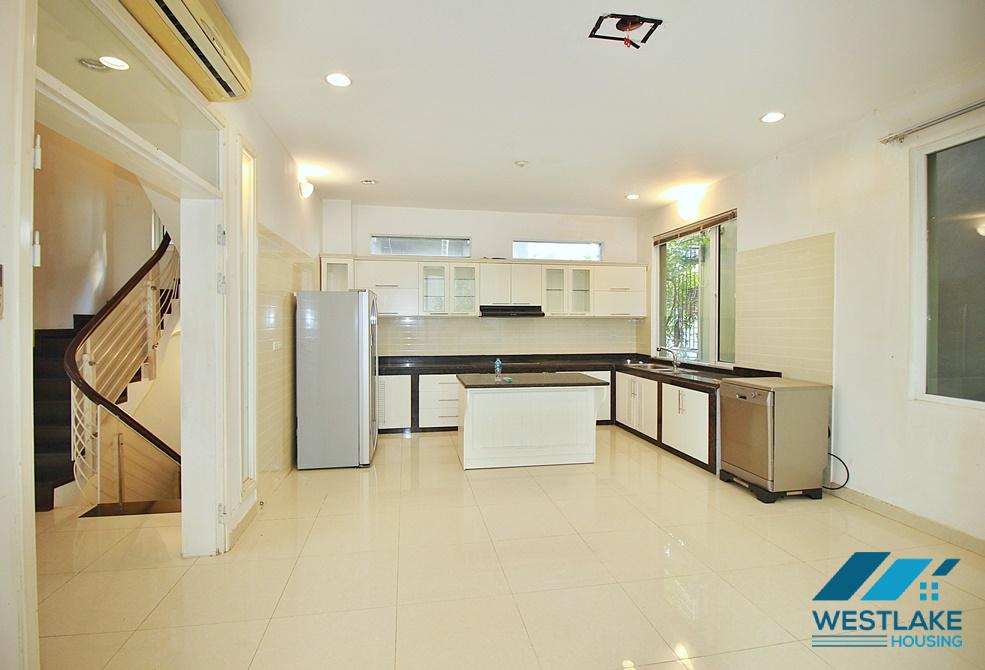 Cho Thuê Nhà 4 Phòng Ngủ Có Sân Vườn Rộng Thoáng Sáng, Nội Thất Cơ Bản Tại Phố Quảng Khánh, Tây Hồ, Hà Nội Cho Thuê Nhà 4 Phòng Ngủ Có Sân Vườn Rộng Thoáng Sáng, Nội Thất Cơ Bản Tại Phố Quảng Khánh, Tây Hồ, Hà Nội