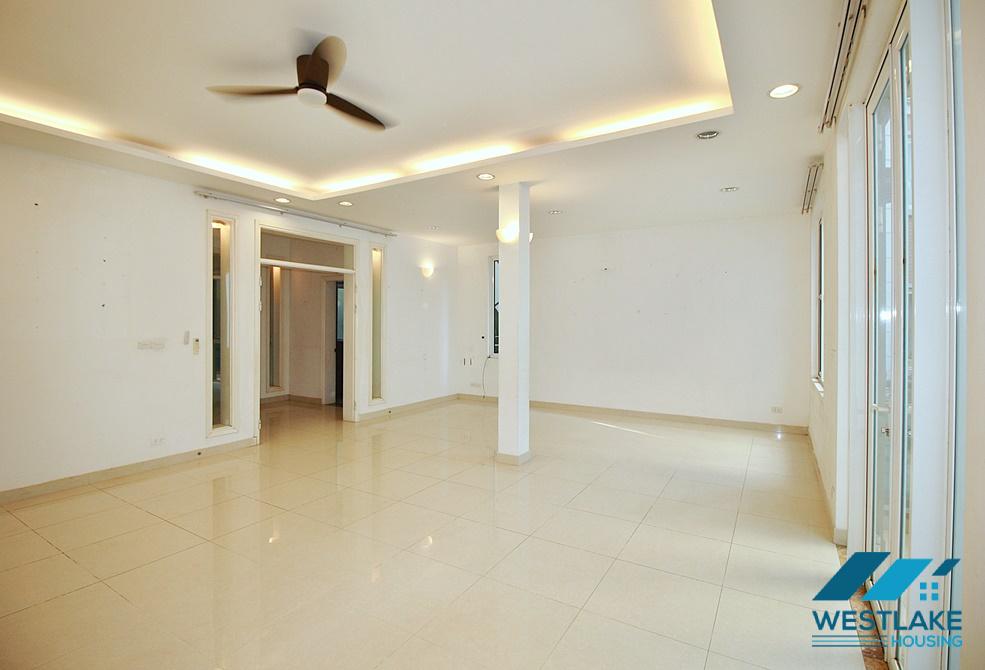 Cho Thuê Nhà 4 Phòng Ngủ Có Sân Vườn Rộng Thoáng Sáng, Nội Thất Cơ Bản Tại Phố Quảng Khánh, Tây Hồ, Hà Nội Cho Thuê Nhà 4 Phòng Ngủ Có Sân Vườn Rộng Thoáng Sáng, Nội Thất Cơ Bản Tại Phố Quảng Khánh, Tây Hồ, Hà Nội