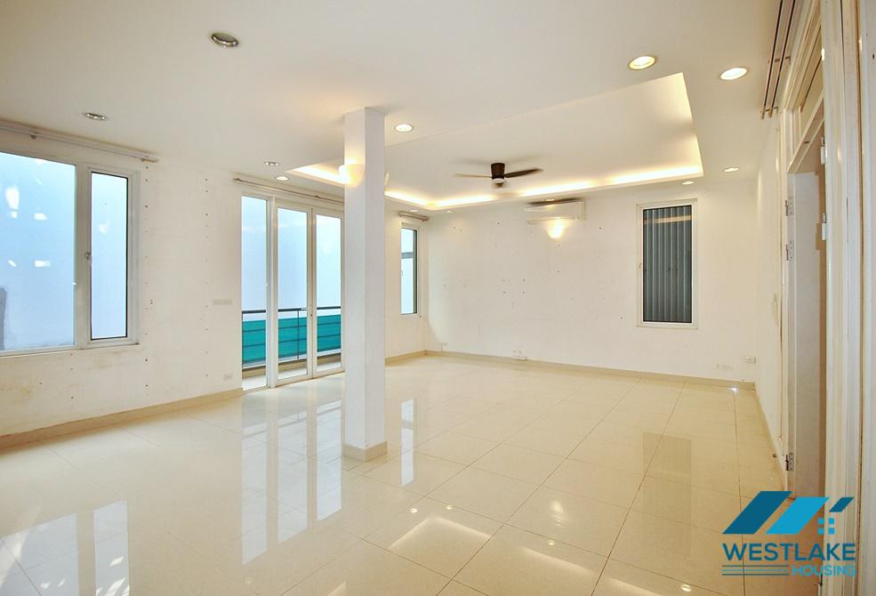 Cho Thuê Nhà 4 Phòng Ngủ Có Sân Vườn Rộng Thoáng Sáng, Nội Thất Cơ Bản Tại Phố Quảng Khánh, Tây Hồ, Hà Nội Cho Thuê Nhà 4 Phòng Ngủ Có Sân Vườn Rộng Thoáng Sáng, Nội Thất Cơ Bản Tại Phố Quảng Khánh, Tây Hồ, Hà Nội