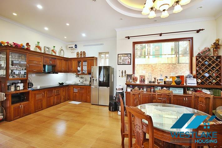 Cho Thuê Nhà 5 Phòng Ngủ, Ban Công Sân Vườn Rộng Rãi Thoáng Mát Tại Nghi Tàm, Tây Hồ, Hà Nội Cho Thuê Nhà 5 Phòng Ngủ, Ban Công Sân Vườn Rộng Rãi Thoáng Mát Tại Nghi Tàm, Tây Hồ, Hà Nội