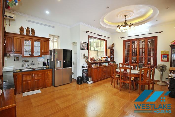 Cho Thuê Nhà 5 Phòng Ngủ, Ban Công Sân Vườn Rộng Rãi Thoáng Mát Tại Nghi Tàm, Tây Hồ, Hà Nội Cho Thuê Nhà 5 Phòng Ngủ, Ban Công Sân Vườn Rộng Rãi Thoáng Mát Tại Nghi Tàm, Tây Hồ, Hà Nội