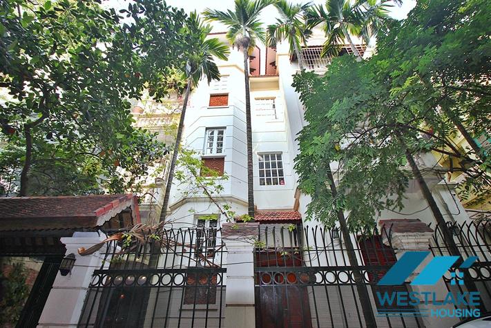 Cho Thuê Nhà 5 Phòng Ngủ, Ban Công Sân Vườn Rộng Rãi Thoáng Mát Tại Nghi Tàm, Tây Hồ, Hà Nội