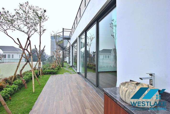 Ngôi Nhà 6 Phòng Ngủ Sáng Thoáng Hiện Đại Có Sân Thượng Rộng Cho Thuê Tại Tây Hồ, Hà Nội