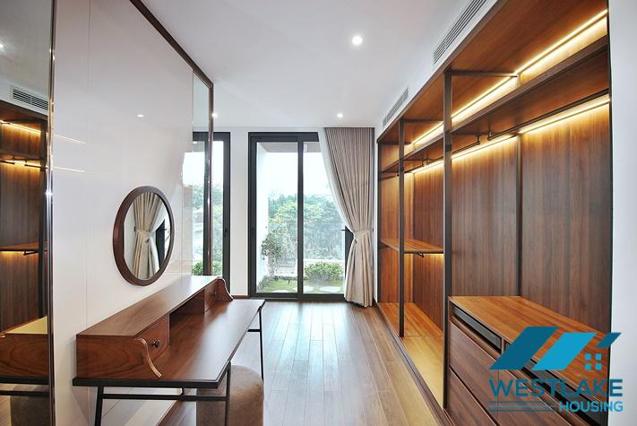 Ngôi Nhà 6 Phòng Ngủ Sáng Thoáng Hiện Đại Có Sân Thượng Rộng Cho Thuê Tại Tây Hồ, Hà Nội