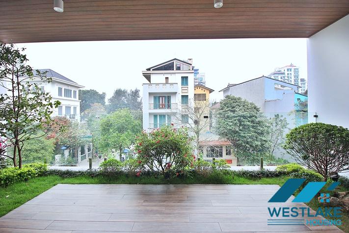 Ngôi Nhà 6 Phòng Ngủ Sáng Thoáng Hiện Đại Có Sân Thượng Rộng Cho Thuê Tại Tây Hồ, Hà Nội