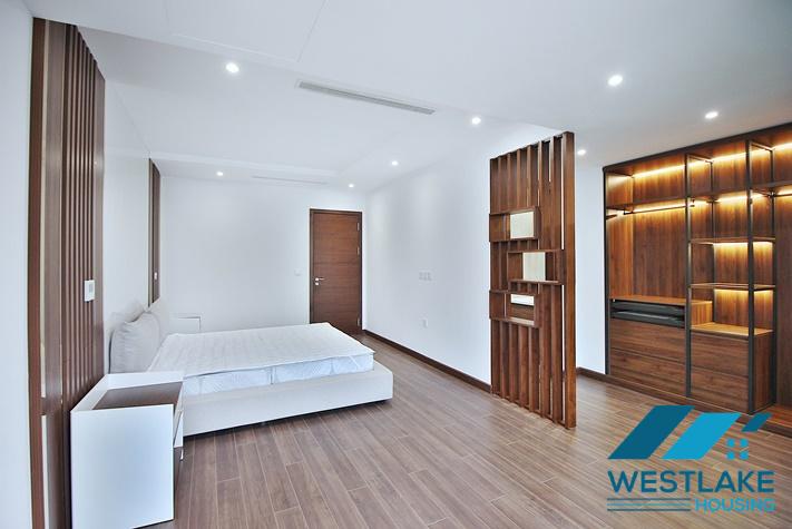 Ngôi Nhà 6 Phòng Ngủ Sáng Thoáng Hiện Đại Có Sân Thượng Rộng Cho Thuê Tại Tây Hồ, Hà Nội