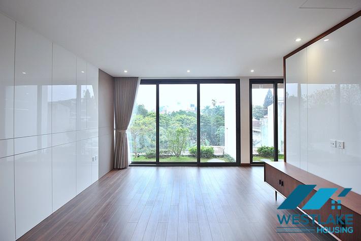 Ngôi Nhà 6 Phòng Ngủ Sáng Thoáng Hiện Đại Có Sân Thượng Rộng Cho Thuê Tại Tây Hồ, Hà Nội