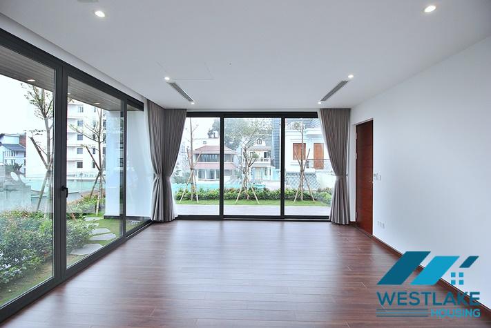 Ngôi Nhà 6 Phòng Ngủ Sáng Thoáng Hiện Đại Có Sân Thượng Rộng Cho Thuê Tại Tây Hồ, Hà Nội