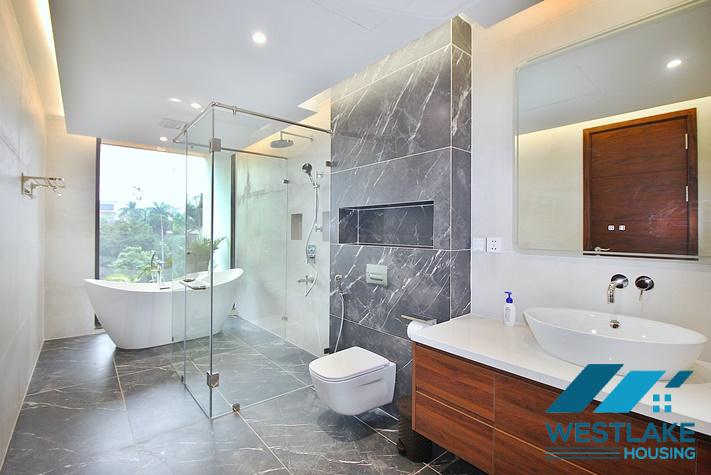 Ngôi Nhà 6 Phòng Ngủ Sáng Thoáng Hiện Đại Có Sân Thượng Rộng Cho Thuê Tại Tây Hồ, Hà Nội