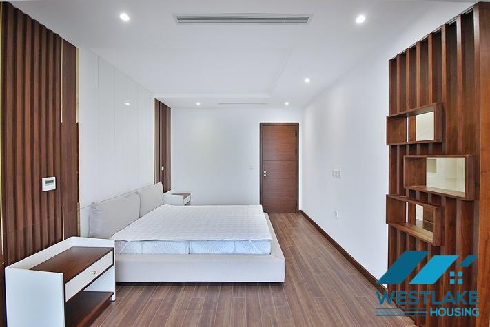 Ngôi Nhà 6 Phòng Ngủ Sáng Thoáng Hiện Đại Có Sân Thượng Rộng Cho Thuê Tại Tây Hồ, Hà Nội