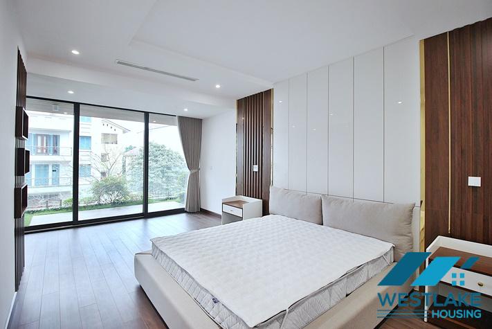 Ngôi Nhà 6 Phòng Ngủ Sáng Thoáng Hiện Đại Có Sân Thượng Rộng Cho Thuê Tại Tây Hồ, Hà Nội