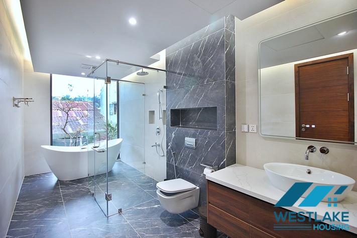 Ngôi Nhà 6 Phòng Ngủ Sáng Thoáng Hiện Đại Có Sân Thượng Rộng Cho Thuê Tại Tây Hồ, Hà Nội