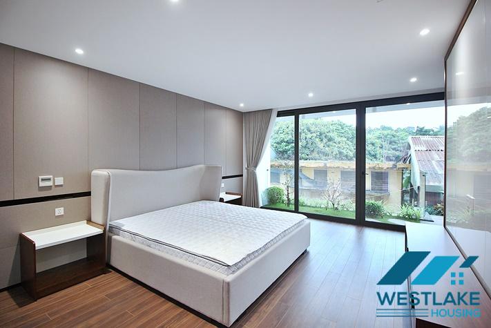 Ngôi Nhà 6 Phòng Ngủ Sáng Thoáng Hiện Đại Có Sân Thượng Rộng Cho Thuê Tại Tây Hồ, Hà Nội