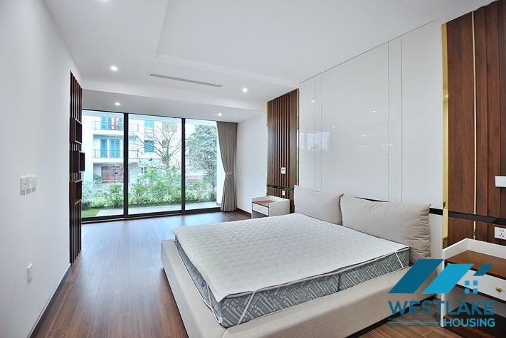 Ngôi Nhà 6 Phòng Ngủ Sáng Thoáng Hiện Đại Có Sân Thượng Rộng Cho Thuê Tại Tây Hồ, Hà Nội