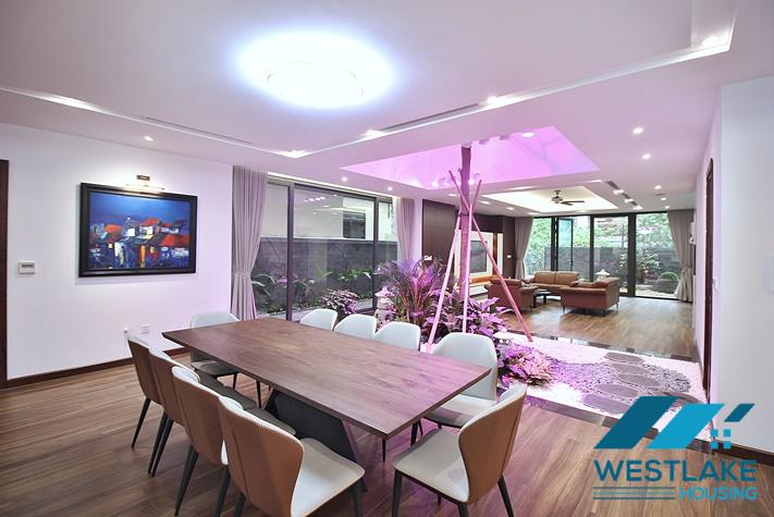 Ngôi Nhà 6 Phòng Ngủ Sáng Thoáng Hiện Đại Có Sân Thượng Rộng Cho Thuê Tại Tây Hồ, Hà Nội