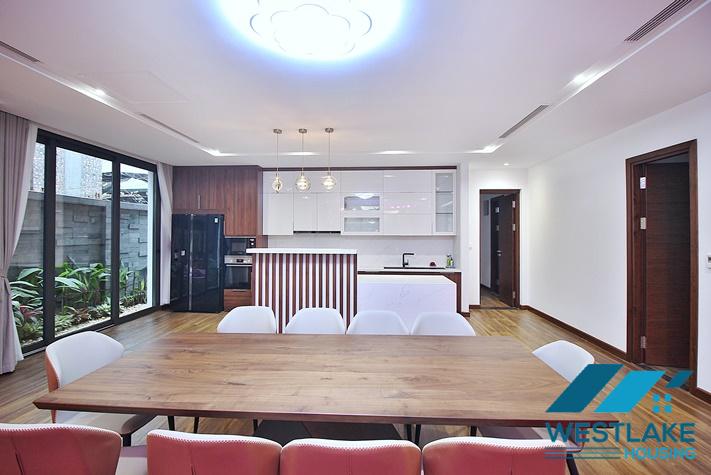 Ngôi Nhà 6 Phòng Ngủ Sáng Thoáng Hiện Đại Có Sân Thượng Rộng Cho Thuê Tại Tây Hồ, Hà Nội