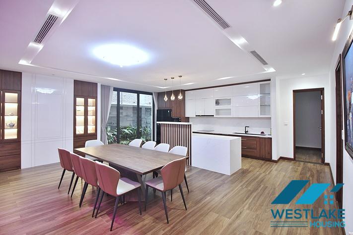 Ngôi Nhà 6 Phòng Ngủ Sáng Thoáng Hiện Đại Có Sân Thượng Rộng Cho Thuê Tại Tây Hồ, Hà Nội