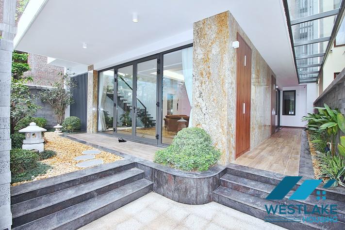 Ngôi Nhà 6 Phòng Ngủ Sáng Thoáng Hiện Đại Có Sân Thượng Rộng Cho Thuê Tại Tây Hồ, Hà Nội