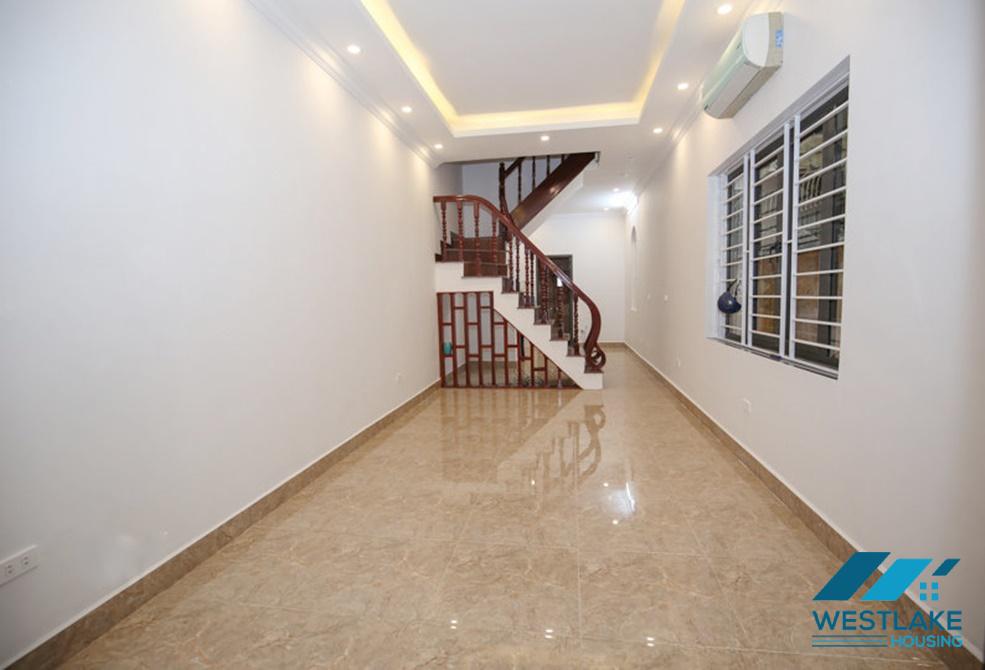 A new 4 bedroom house for rent in Tu Hoa, Tay Ho, Ha Noi